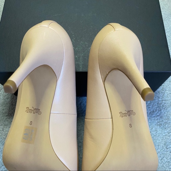 BNIB! COACH Pump - Picture 3 of 7